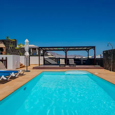 Villa Casa Laura Vista Lobos - Spacious With Heatable Pool And Sea Views *